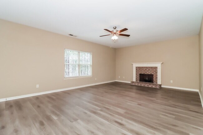 Foto del edificio - 293 Camellia Way