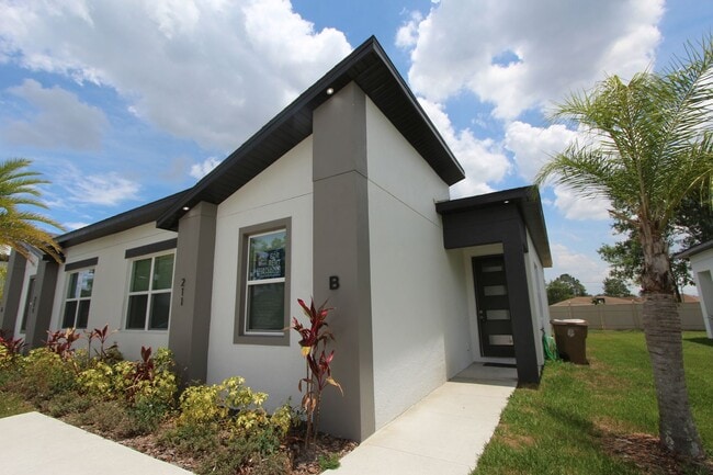 Building Photo - Beautiful 3 BR/2 BA Home in Poinciana!