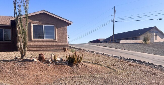Building Photo - Longterm Unfurnished Home