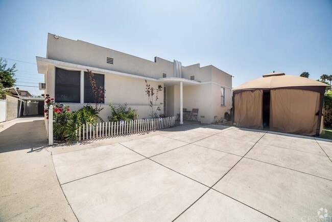 House Front - 11300 Emelita St