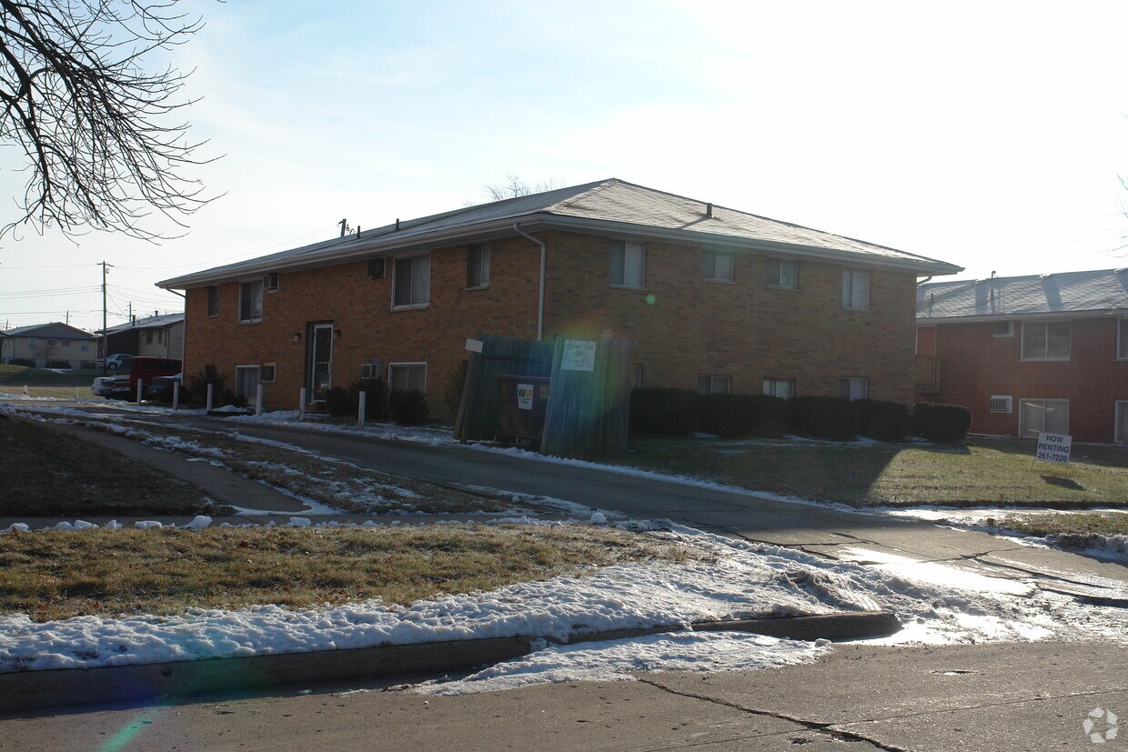 Primary Photo - 105 NW College Ave