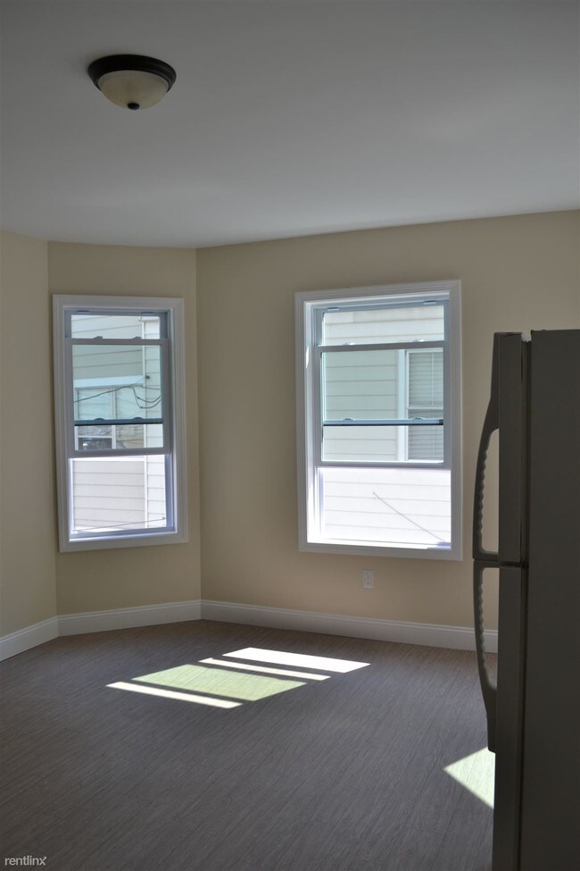 Building Photo - 1 br, 1 bath  - 404 East St 1-N