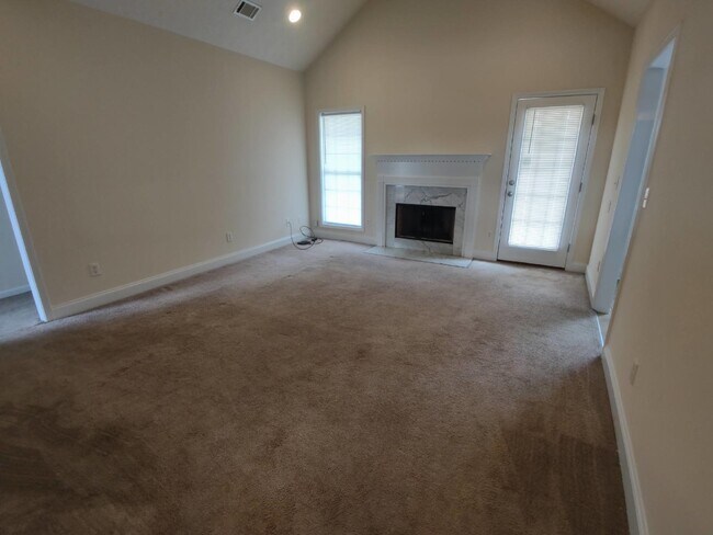 Building Photo - 4 Bedroom - Near West Gate to Ft Moore