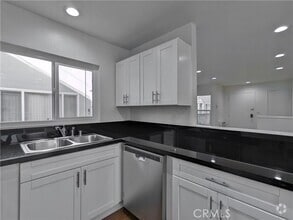 Building Photo - 1159 Linden Ave
