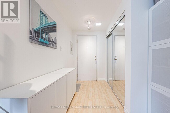 Photo du bâtiment - 135 James St S