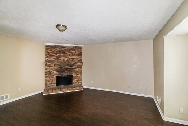 Foto del edificio - 5351 Ridgemere Ct