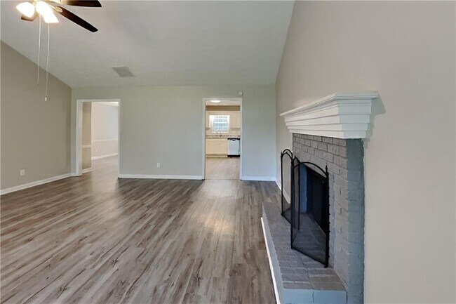 Building Photo - 399 Charesa Ln