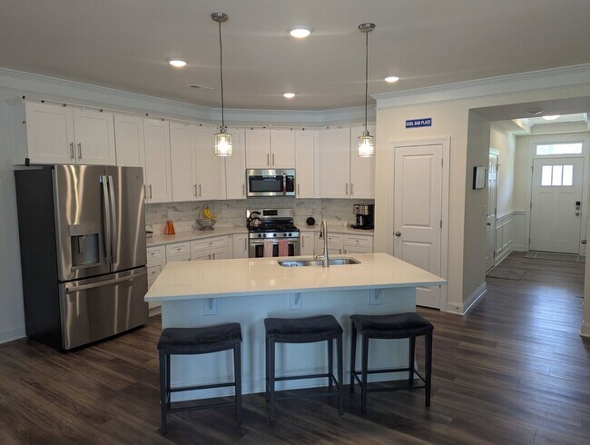 Building Photo - 3 Bedroom Townhouse in Harrisburg with Garage