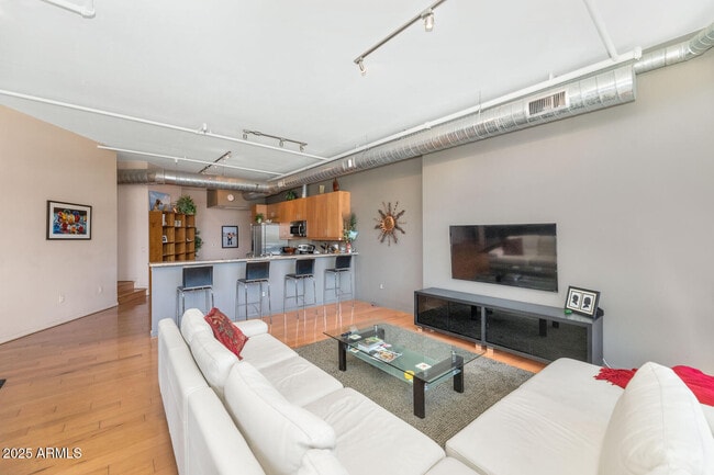 Foto del edificio - 7301 E 3rd Ave
