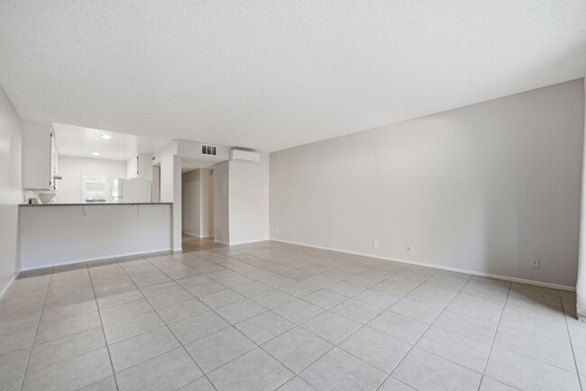 Photo - Cozy One Bedroom with Laundry and Patio! Apartment