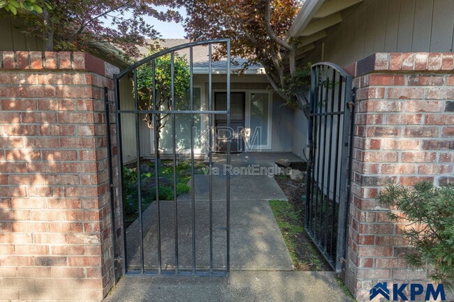 Foto del edificio - 4134 Fort Donelson Dr