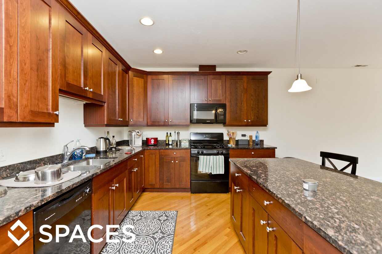 Primary Photo - 2658 N Halsted St