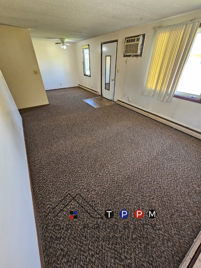 Building Photo - 1 Bedroom | 1 Bathroom Unit in Charles Cit...