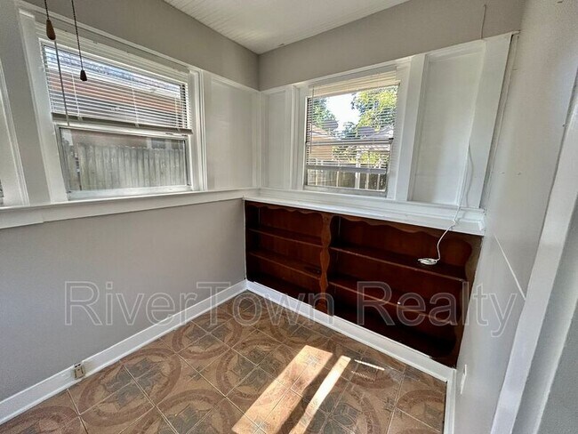Foto del edificio - 2407 Larose Ave
