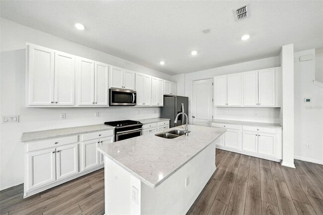Building Photo - 700 Benoi Dr