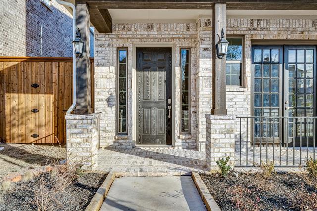 Building Photo - 2216 N Royal Cres Dr