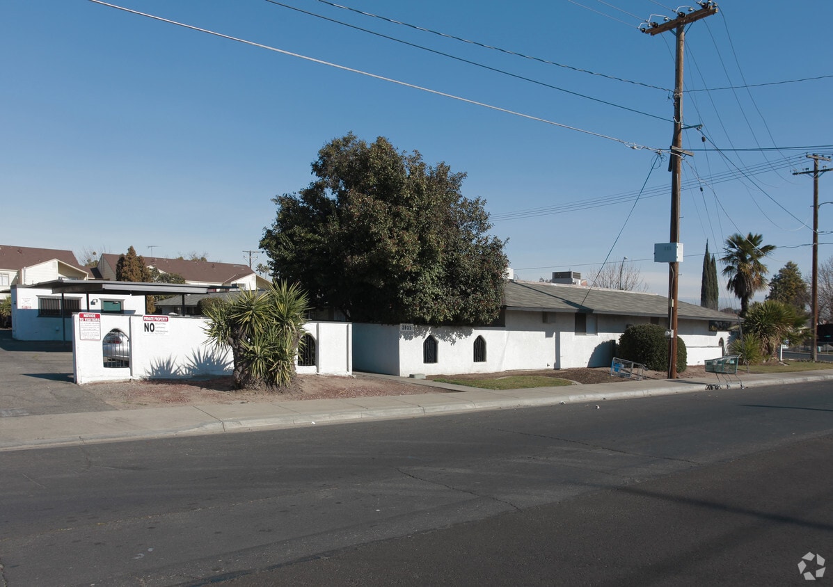 Building Photo - 2631-2635 Lawrence St