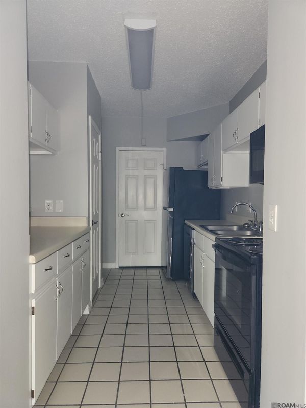 Building Photo - 11550 Southfork Ave