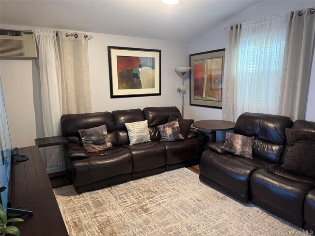 Foto del edificio - 749 E 224th St