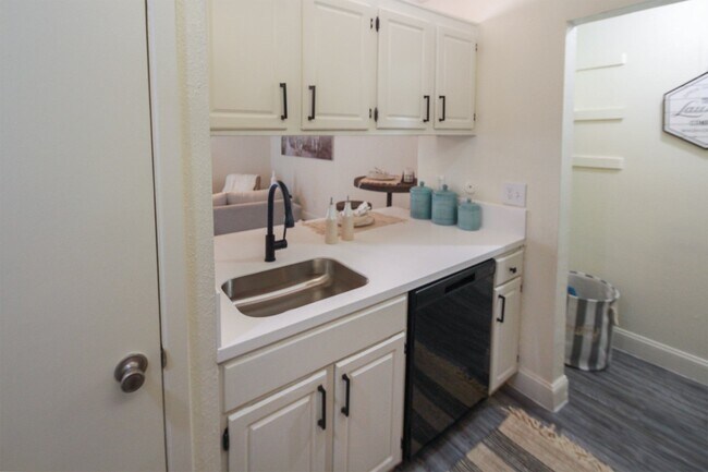 Cambridge Court Apartments at 5959 E Northwest Hwy Dallas TX