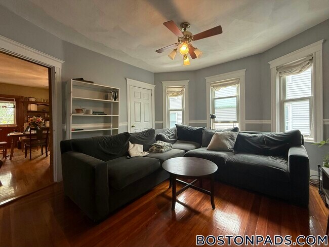 Building Photo - 121 Lowell St