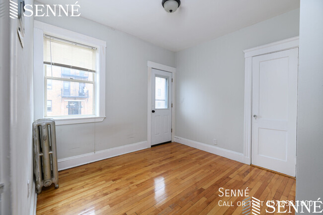 Building Photo - 6 Sherborn Ct