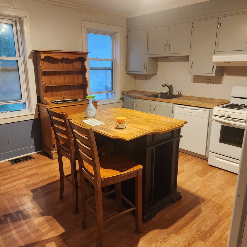 34 N B St, Taftville, CT 06380 House Rental in Taftville, CT