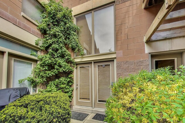 Foto del edificio - 1100 W Cornelia Ave