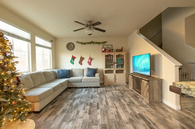 Foto del edificio - 3327 Barkstone Dr