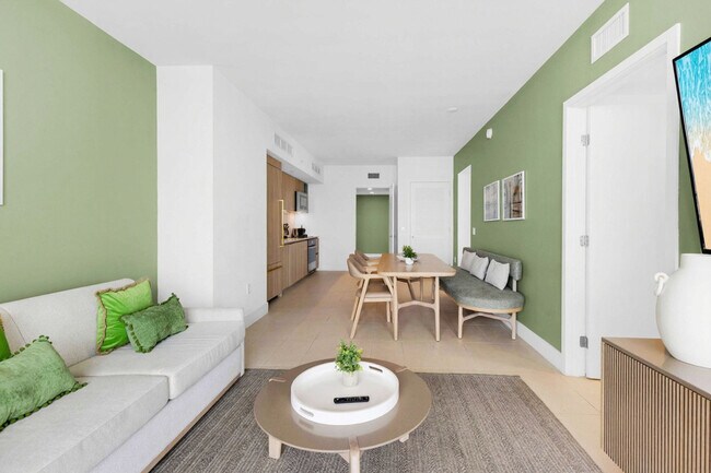 Building Photo - 601 NE 1st Ave