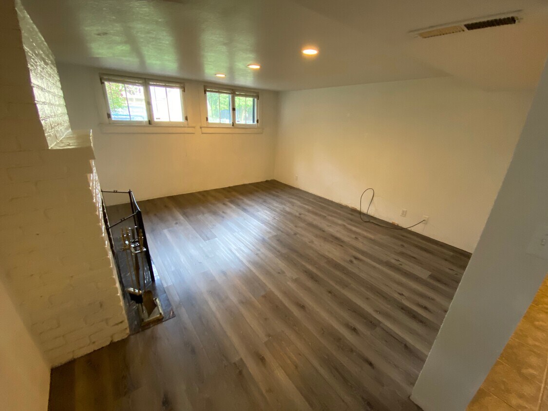 Sala de estar - 404 NW A St