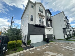 Building Photo - 2828 Versailles Oak Ln