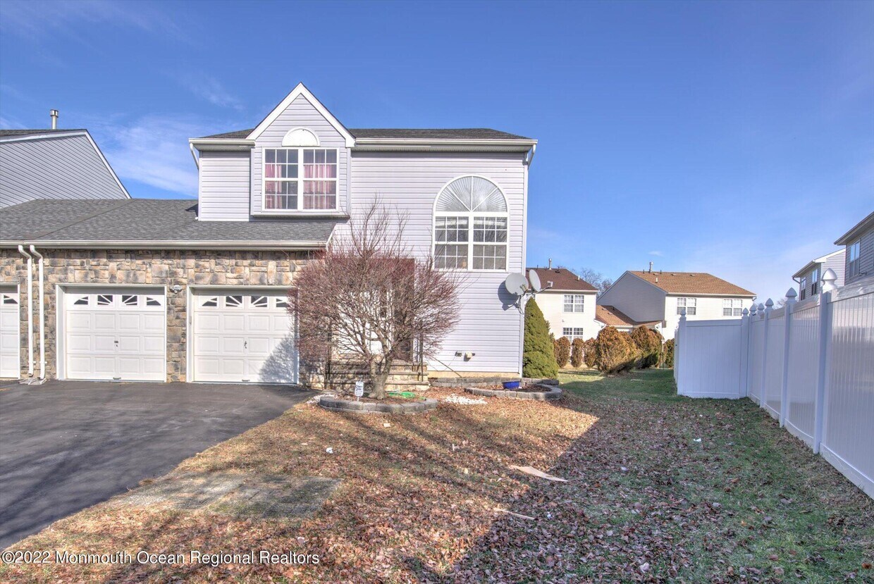 Primary Photo - 3 Bluebird Ln