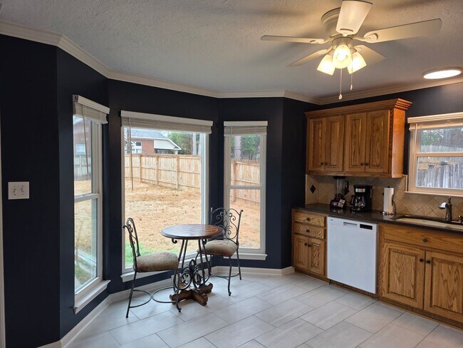 Foto del edificio - 1318 Maple Leaf Ct