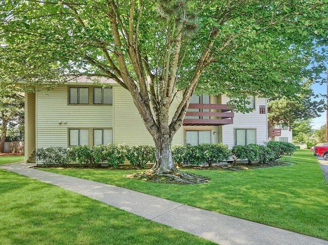 Tree Foothills Apartments Portland OR - Foothills Apartments