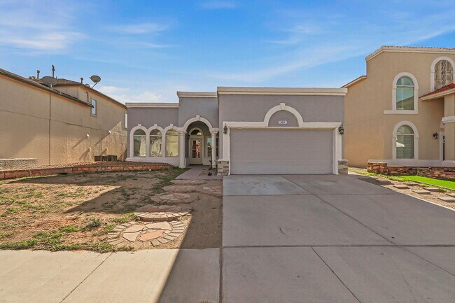 Building Photo - 305 De Palma Pl