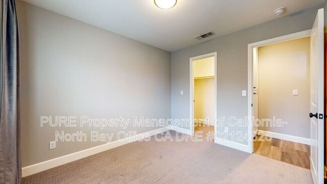 Building Photo - 260 Darbster Pl
