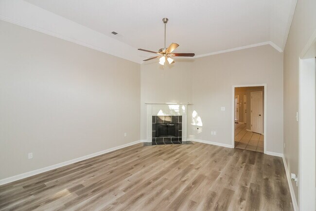 Foto del edificio - 600 W Ashley Glen Cir