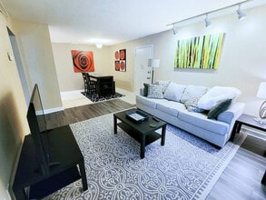 Building Photo - 1700 SW 16th Ct