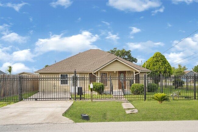 Foto del edificio - 8004 Mendez St