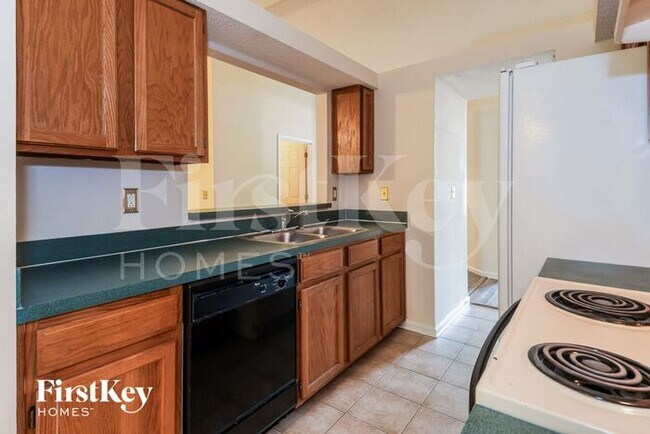 Building Photo - 7613 Fawn Lake Dr S