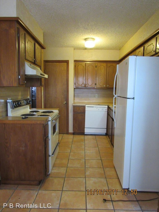 Building Photo - 3902 SW Pecan Pl
