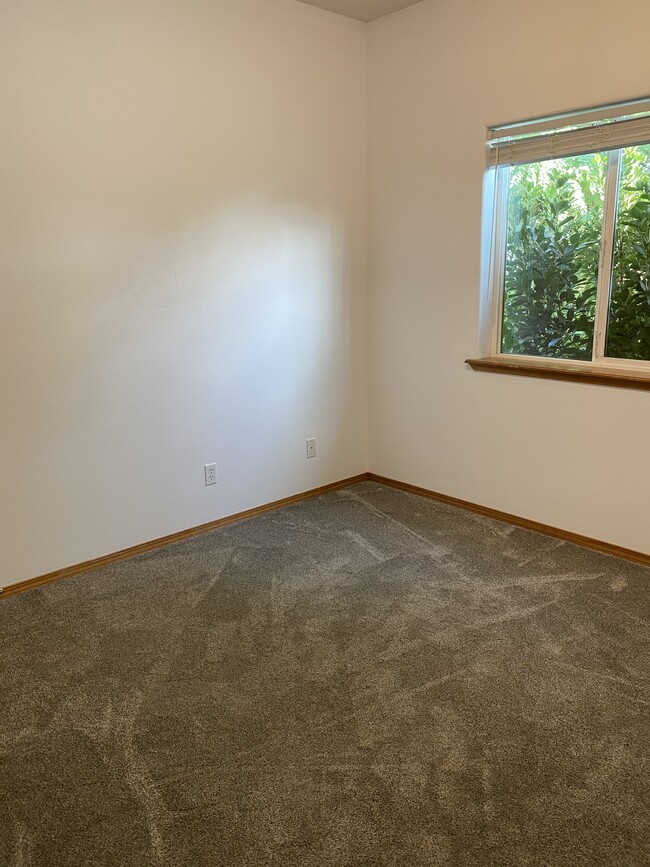 Building Photo - 276 NW schnabel ln