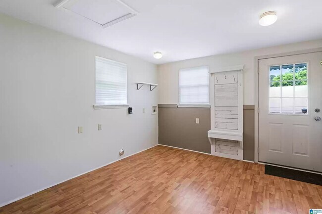 Foto del edificio - 990 Springville Blvd