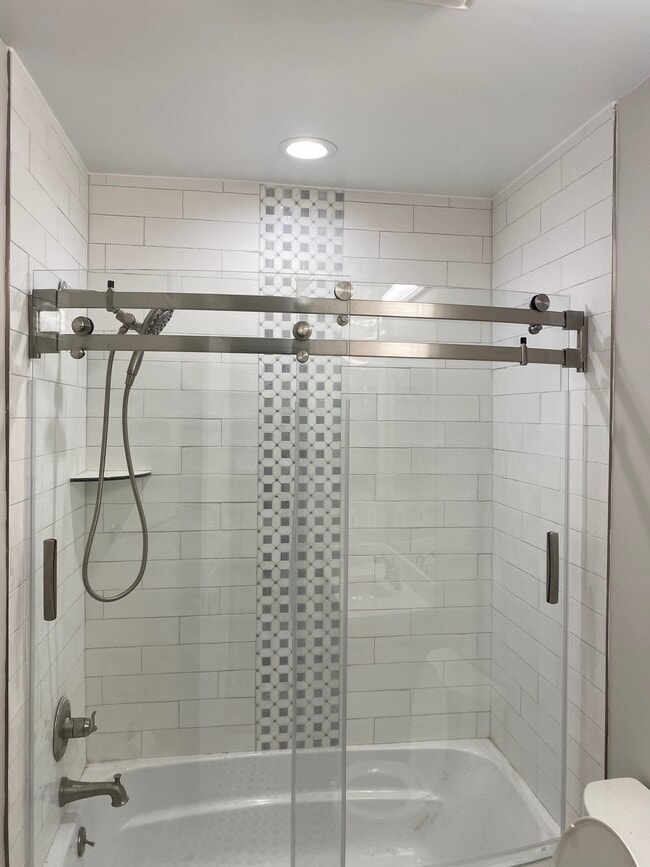 Bathroom 1 - 1085 Paper Mill Ct NW