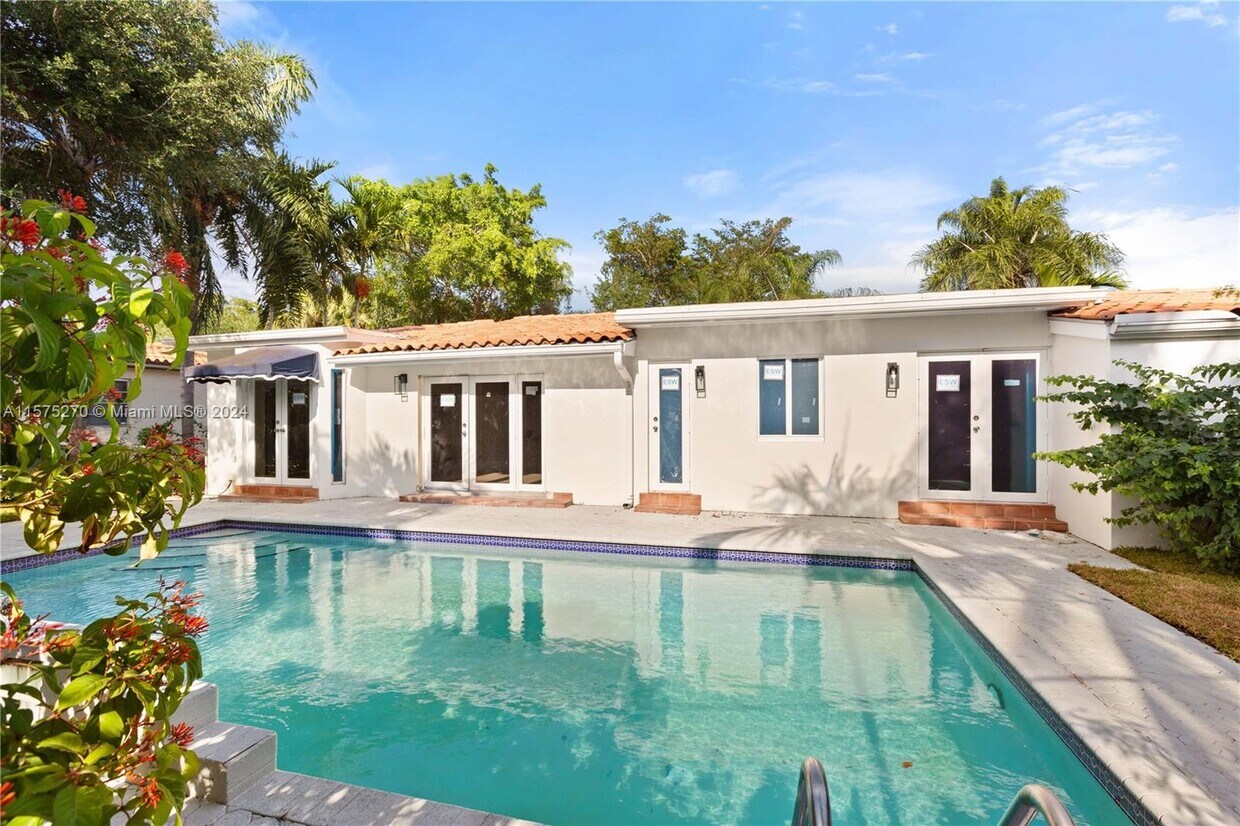 Primary Photo - 5614 San Vicente St