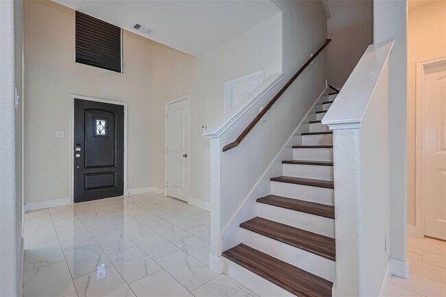 Foto del edificio - 25919 Aura Lake Ln