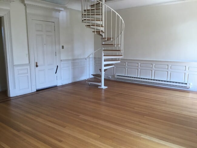 Building Photo - 385 State St