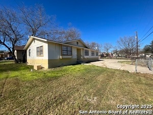 Building Photo - 401 Riverdale Dr