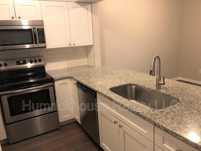 Building Photo - 20109 Henderson Rd